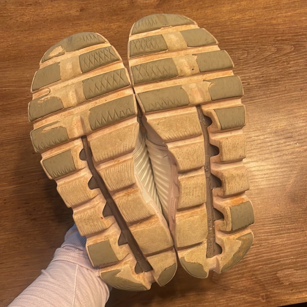 On Cloudswift Running Shoes In Glacier White - image 4